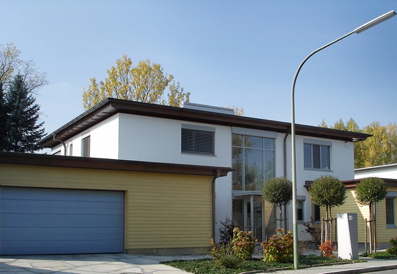 Wohnhaus mit Pool